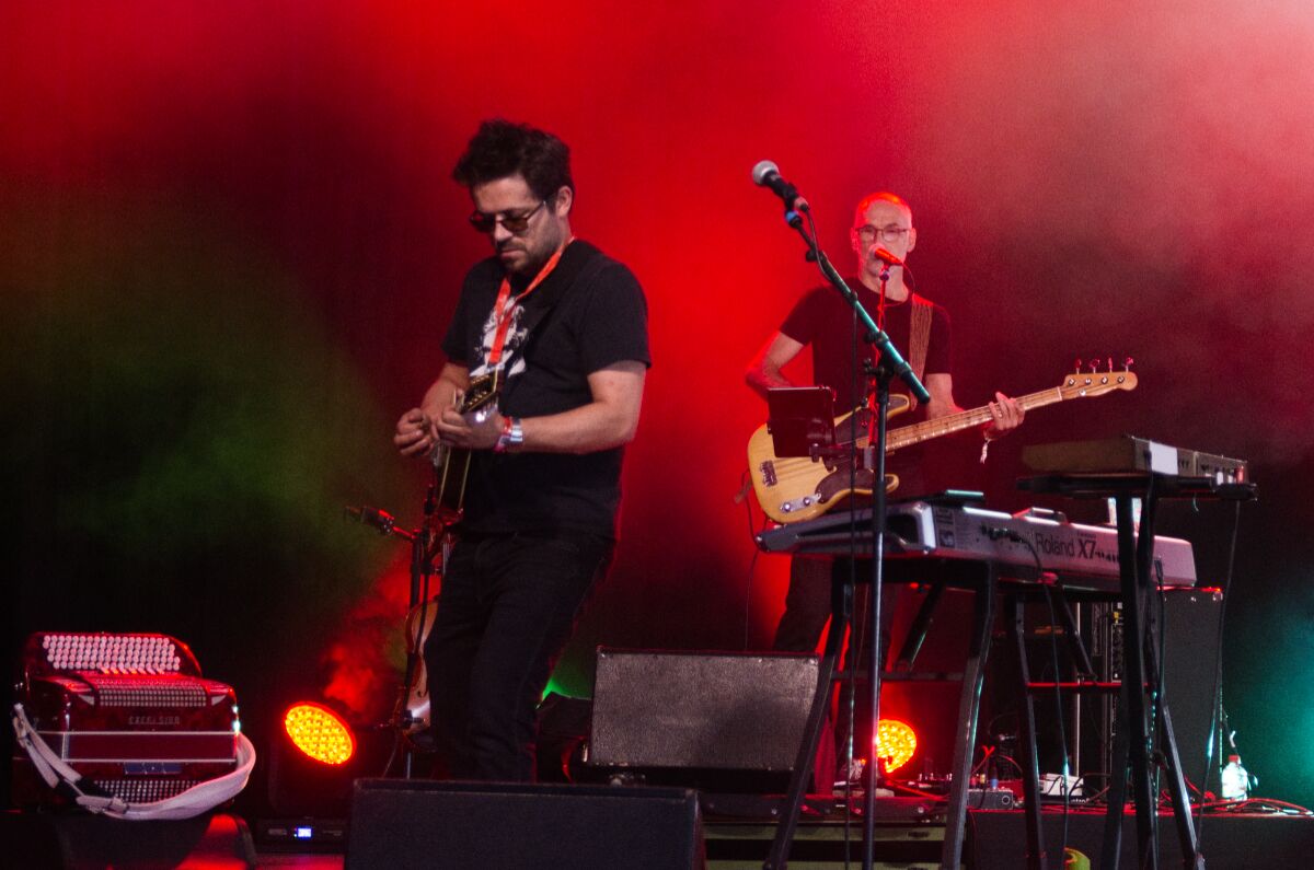 Lenny & de Wespen / Coline & Toitoine / Tindersticks @ Dranouter Festival, picture 18, photographed by Luc Klinckaert - FrontView Magazine