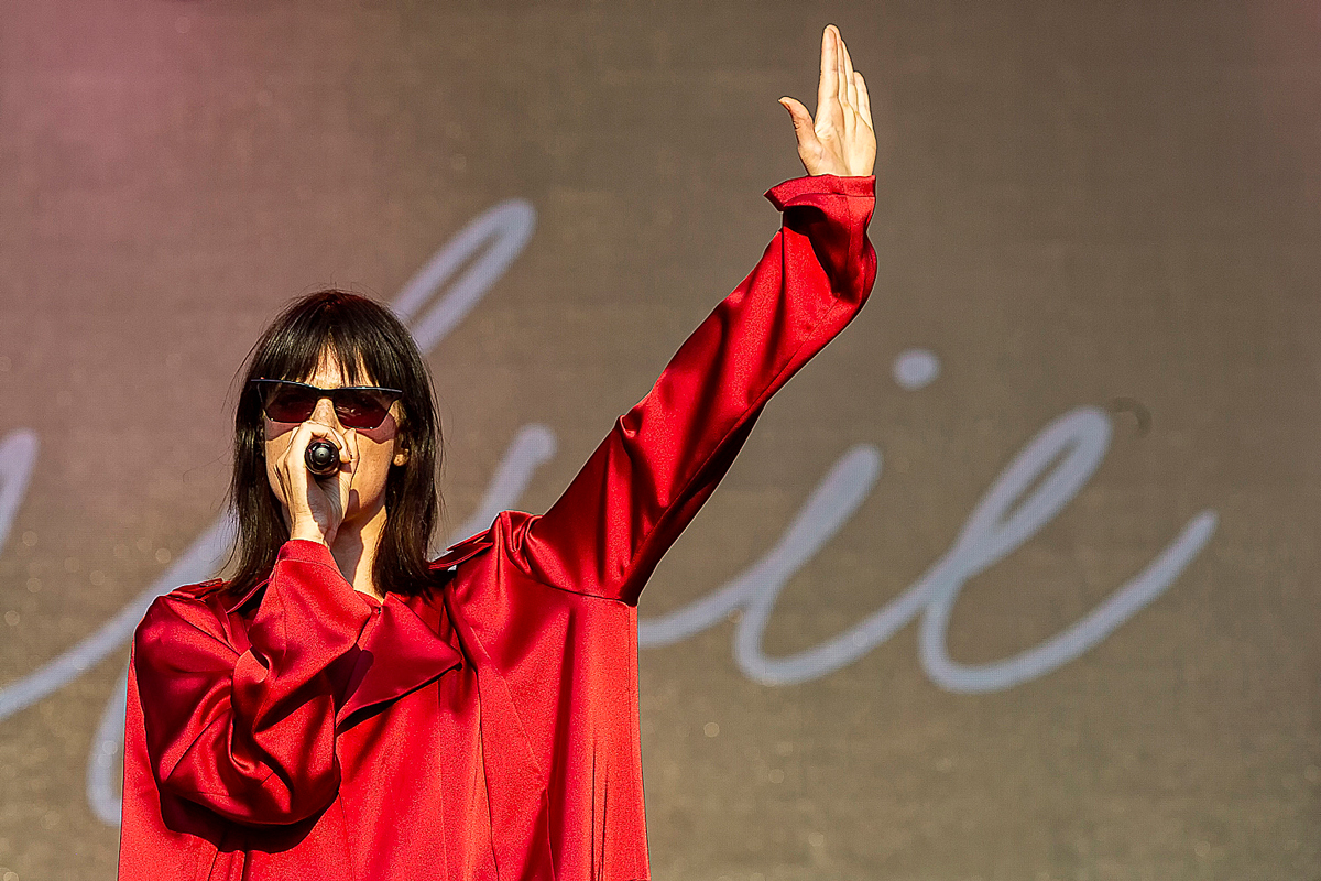 Sylvie Kreusch @ Lokerse Feesten, picture 2, photographed by Edwin Houdevelt - FrontView Magazine