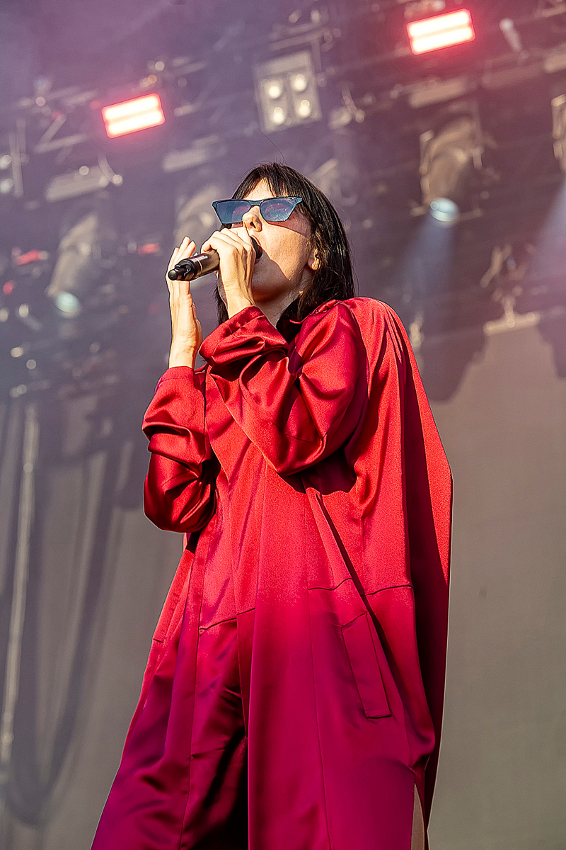 Sylvie Kreusch @ Lokerse Feesten, picture 12, photographed by Edwin Houdevelt - FrontView Magazine