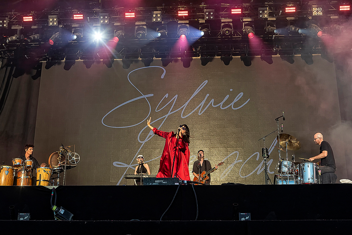 Sylvie Kreusch @ Lokerse Feesten, picture 13, photographed by Edwin Houdevelt - FrontView Magazine