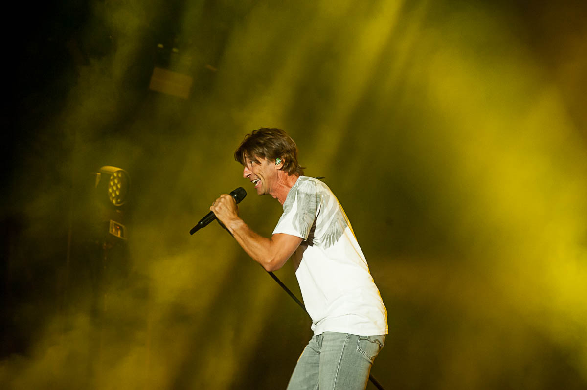 Clouseau @ De Lokerse Feesten 2022, picture 5, photographed by Gert Daemen - FrontView Magazine