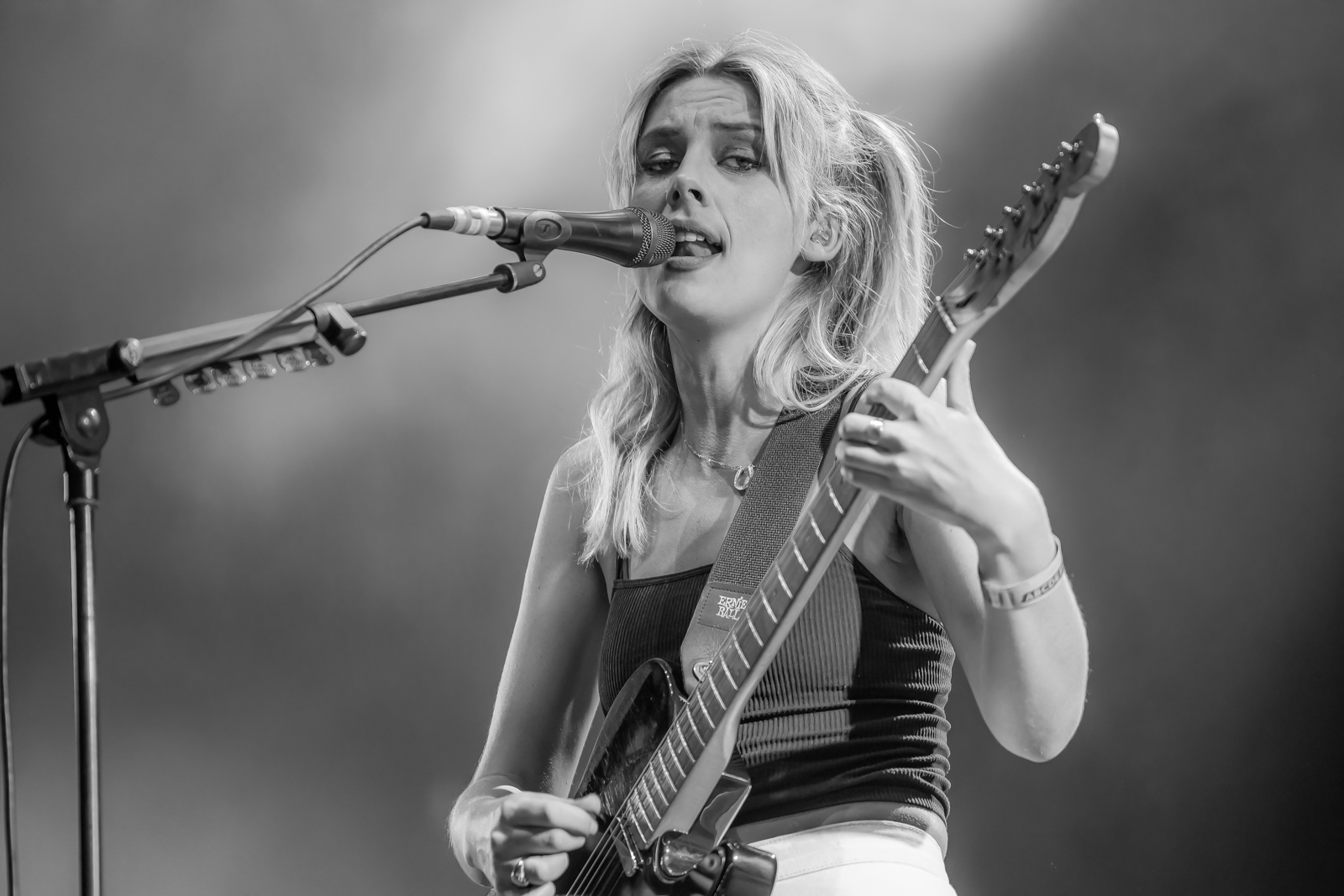 Wolf Alice Live at Hear Hear festival, picture 11, photographed by Paul Jongeneelen - FrontView Magazine