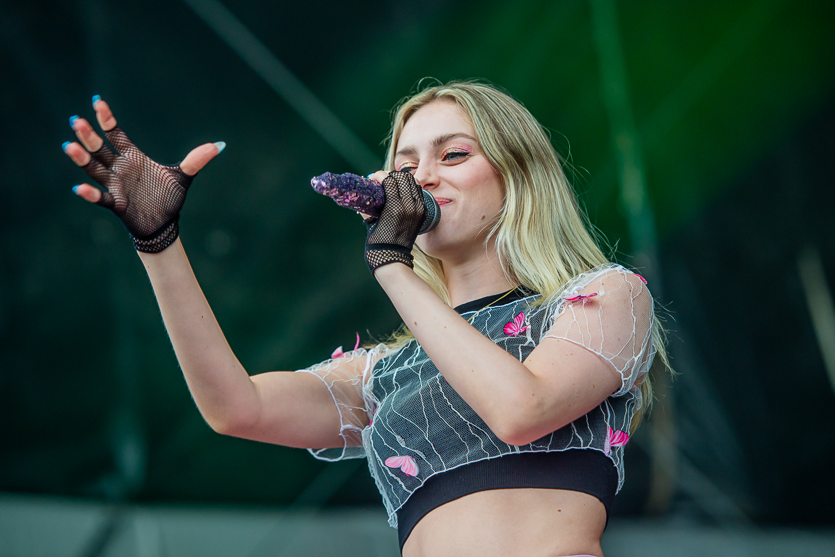 Camille @ Springtij.live, picture 1, photographed by Dimitri Vanlommel - FrontView Magazine