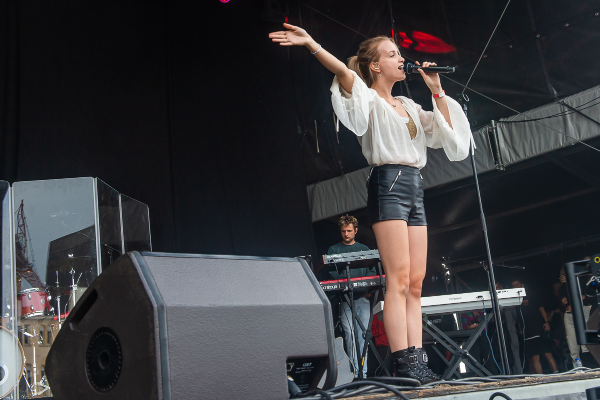 Olivia @ Springtij.live, picture 2, photographed by Dimitri Vanlommel - FrontView Magazine