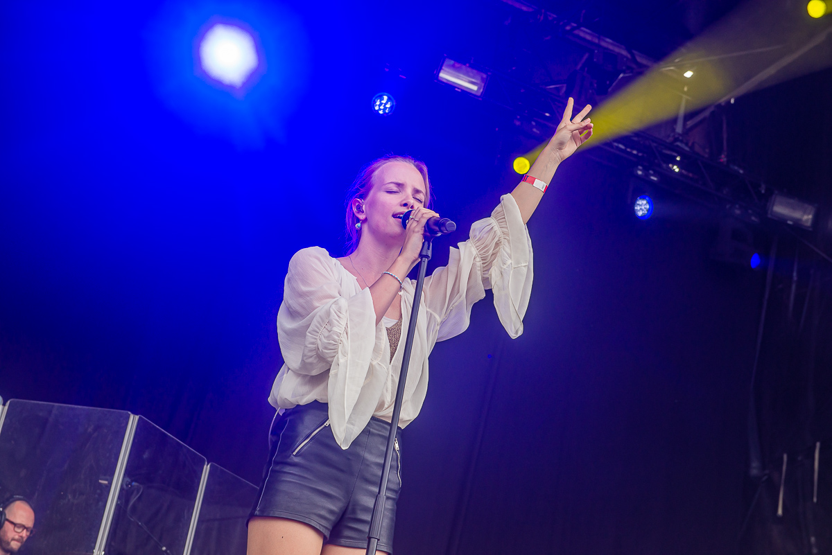 Olivia @ Springtij.live, picture 3, photographed by Dimitri Vanlommel - FrontView Magazine