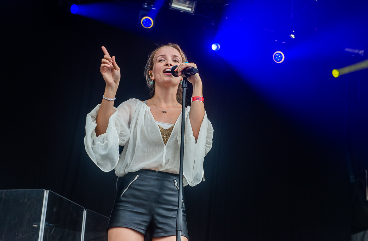 Olivia @ Springtij.live, picture 4, photographed by Dimitri Vanlommel - FrontView Magazine