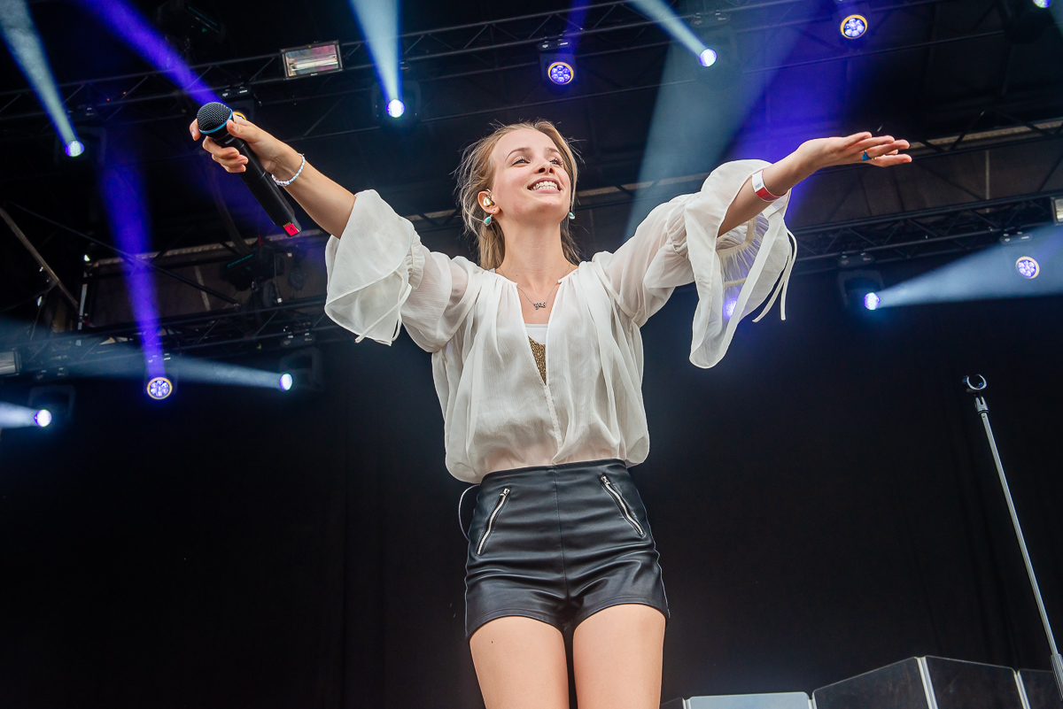 Olivia @ Springtij.live, picture 8, photographed by Dimitri Vanlommel - FrontView Magazine