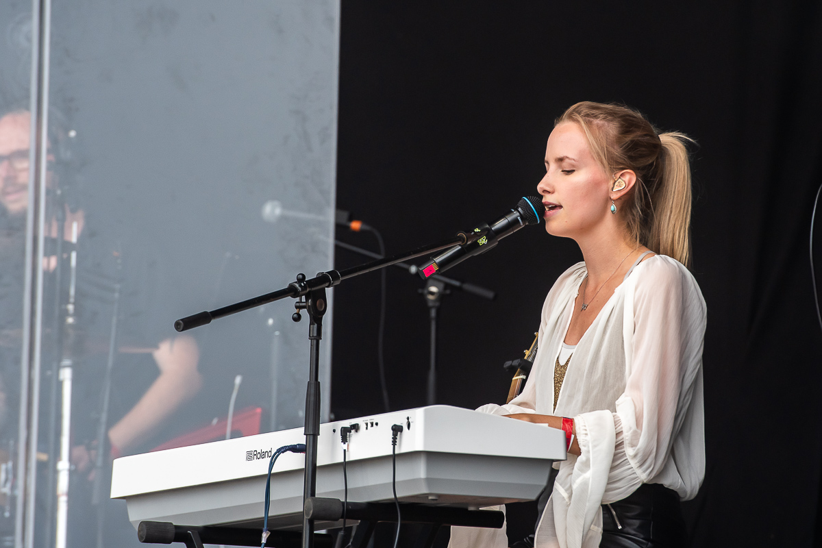 Olivia @ Springtij.live, picture 9, photographed by Dimitri Vanlommel - FrontView Magazine