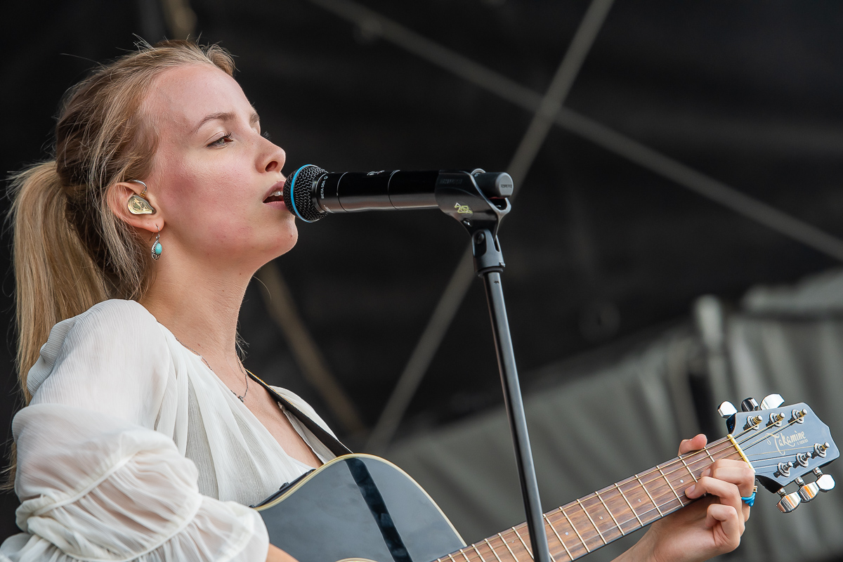 Olivia @ Springtij.live, picture 19, photographed by Dimitri Vanlommel - FrontView Magazine