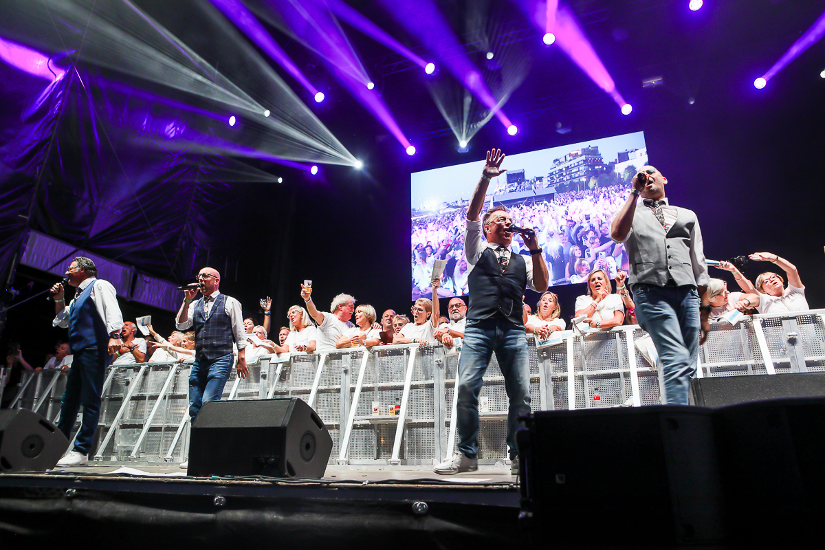 Antwerpen Zingt @ Cockerillkaai - Antwerpen, picture 17, photographed by Dimitri Vanlommel - FrontView Magazine