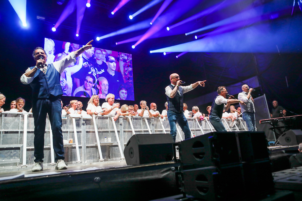 Antwerpen Zingt @ Cockerillkaai - Antwerpen, picture 21, photographed by Dimitri Vanlommel - FrontView Magazine