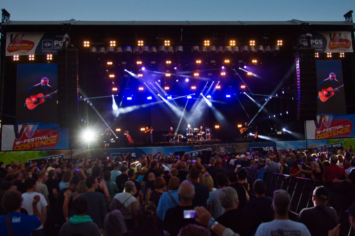 Anne Clark @ W-Fest woensdag, picture 15, photographed by Luc Klinckaert - FrontView Magazine