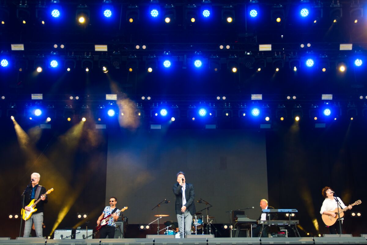 Deacon Blue @ W-Fest zaterdag, picture 22, photographed by Luc Klinckaert - FrontView Magazine