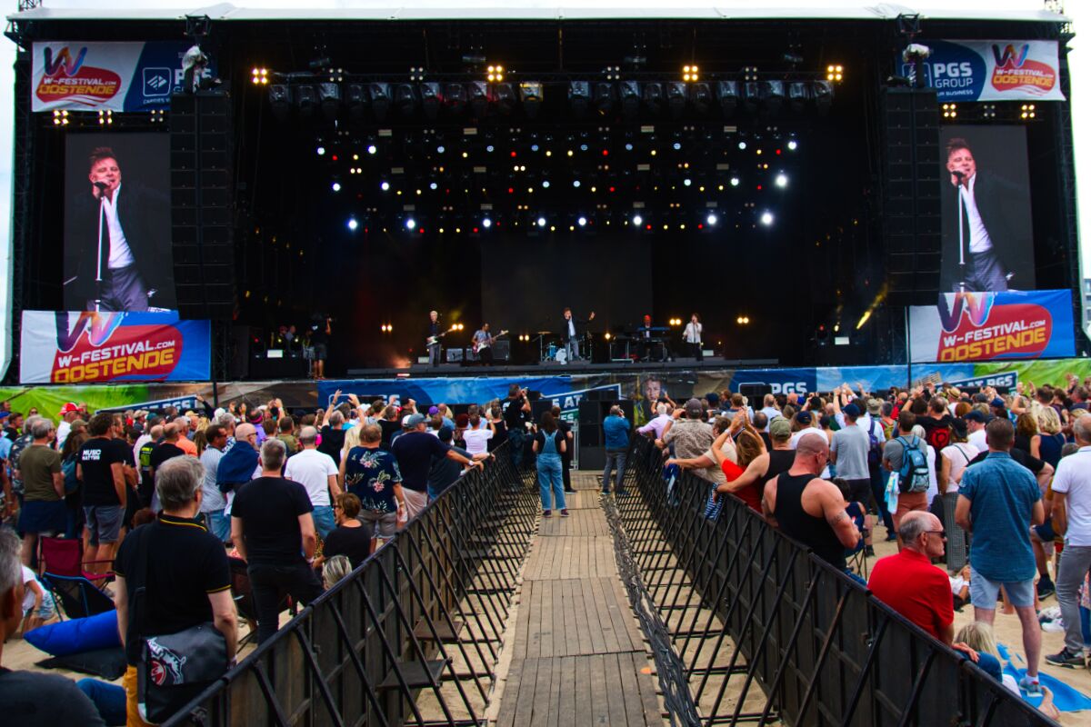 Deacon Blue @ W-Fest zaterdag, picture 23, photographed by Luc Klinckaert - FrontView Magazine