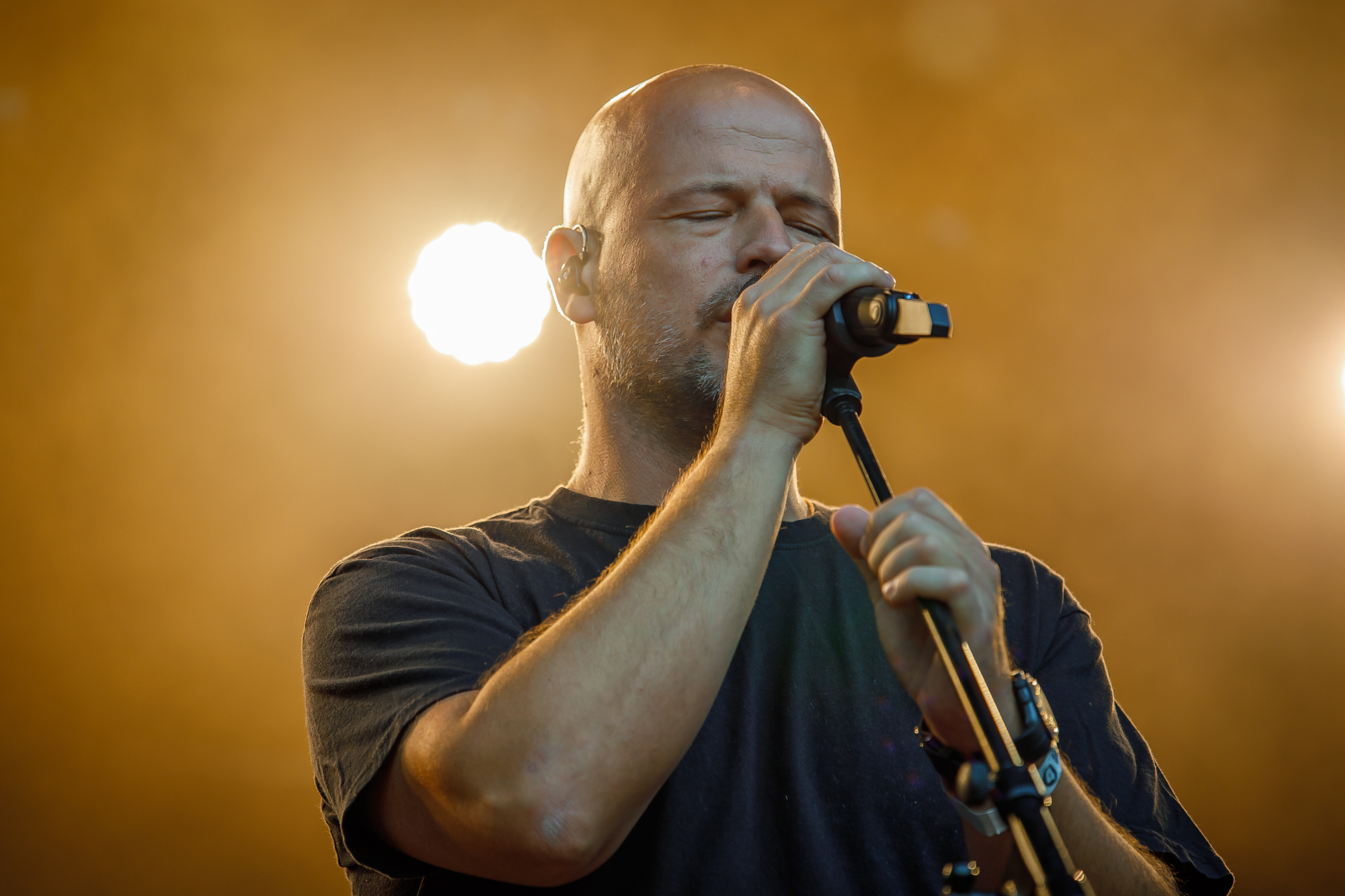 Filip Kowlier Live at Rock Ternat, picture 2, photographed by Paul Jongeneelen - FrontView Magazine