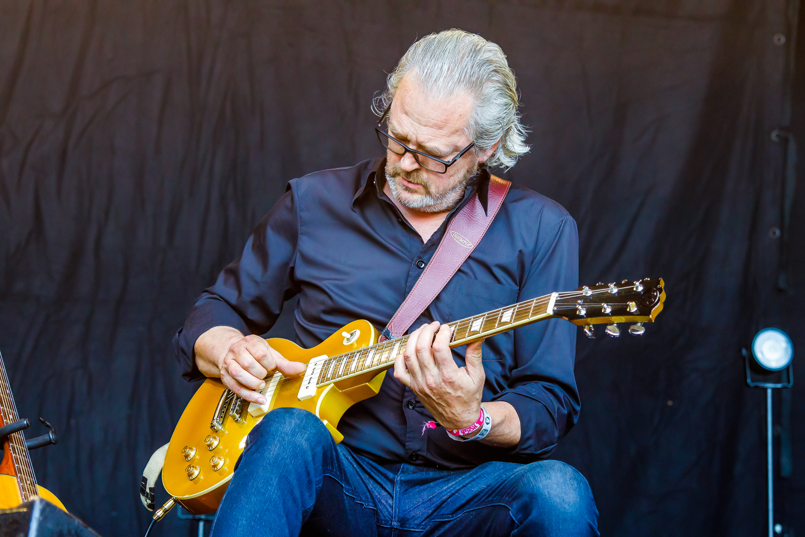 Filip Kowlier Live at Rock Ternat, picture 6, photographed by Paul Jongeneelen - FrontView Magazine