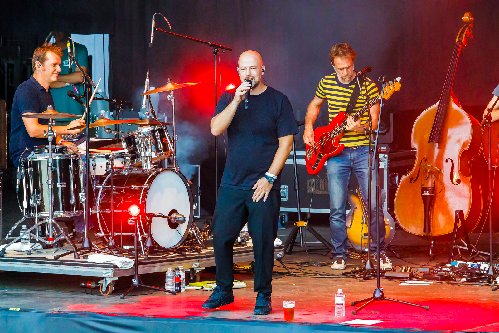 Filip Kowlier Live at Rock Ternat, picture 7, photographed by Paul Jongeneelen - FrontView Magazine