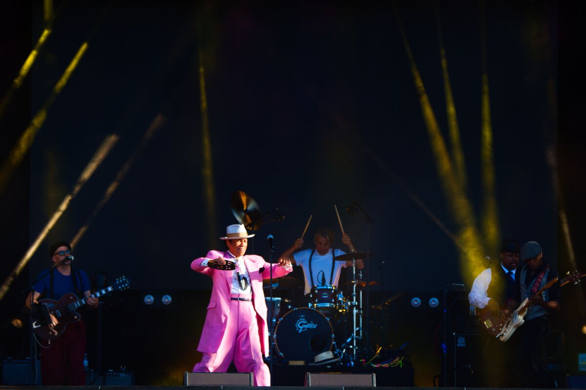 Kid Creole & The Coconuts @ W-Fest vrijdag, picture 7, photographed by Luc Klinckaert - FrontView Magazine