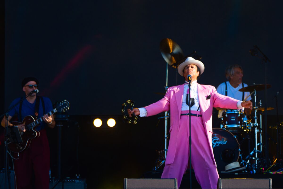 Kid Creole & The Coconuts @ W-Fest vrijdag, picture 9, photographed by Luc Klinckaert - FrontView Magazine