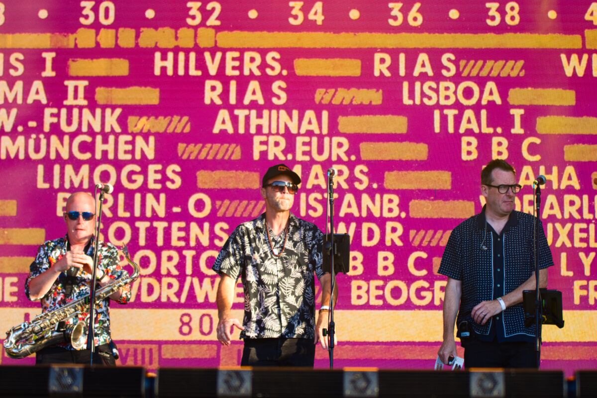 Level 42 @ W-Fest vrijdag, picture 9, photographed by Luc Klinckaert - FrontView Magazine
