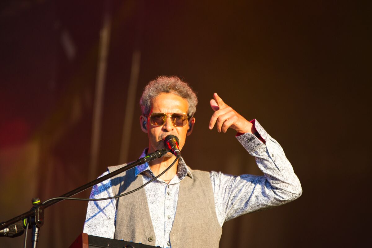 Level 42 @ W-Fest vrijdag, picture 10, photographed by Luc Klinckaert - FrontView Magazine