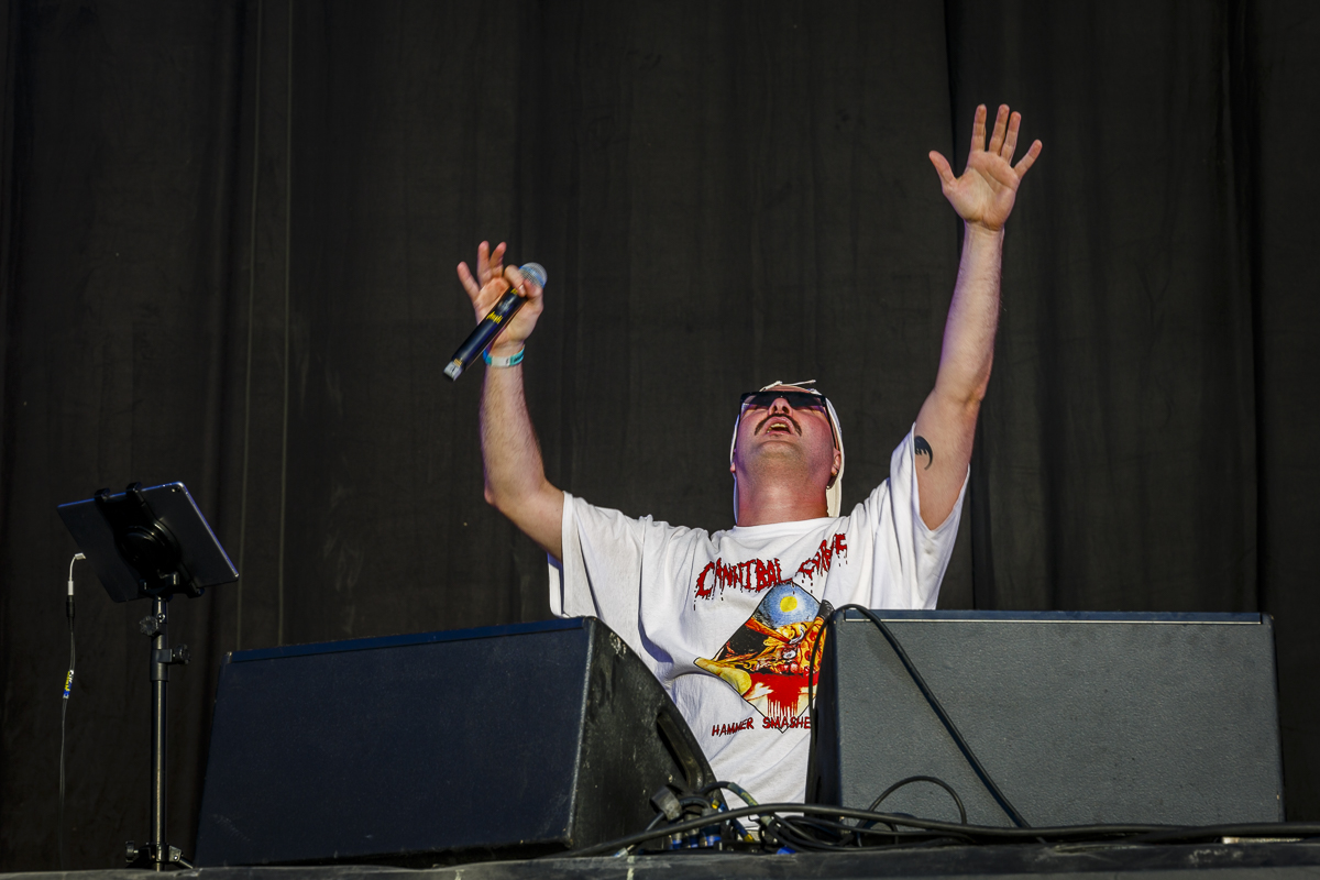 Willy Organ @ Maanrock, picture 3, photographed by Alex Wyckmans - FrontView Magazine