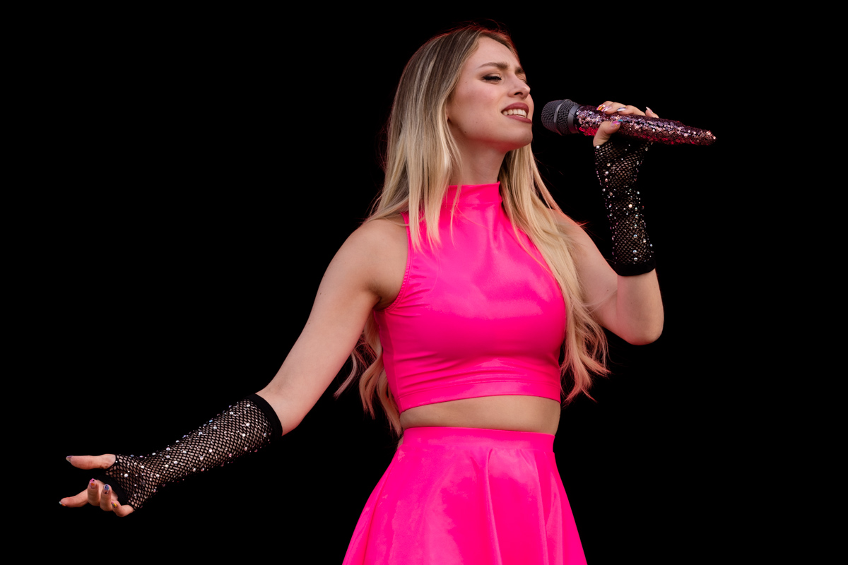 Camille @ Buikrock, picture 3, photographed by Sven Vandervoort - FrontView Magazine