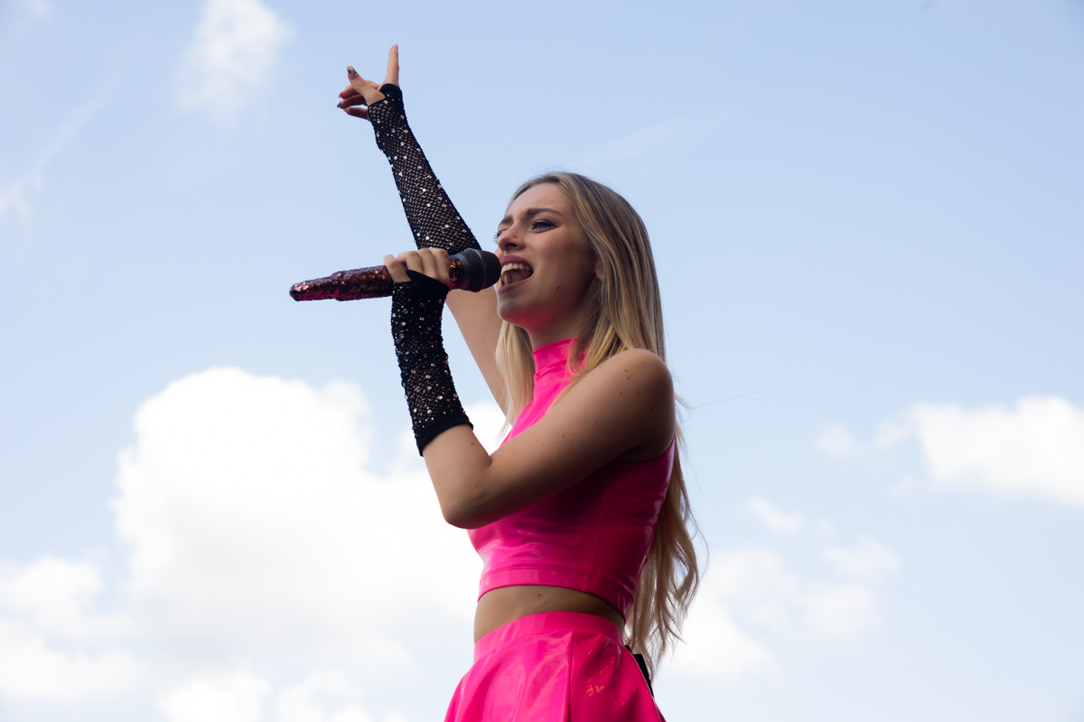Camille @ Buikrock, picture 10, photographed by Sven Vandervoort - FrontView Magazine