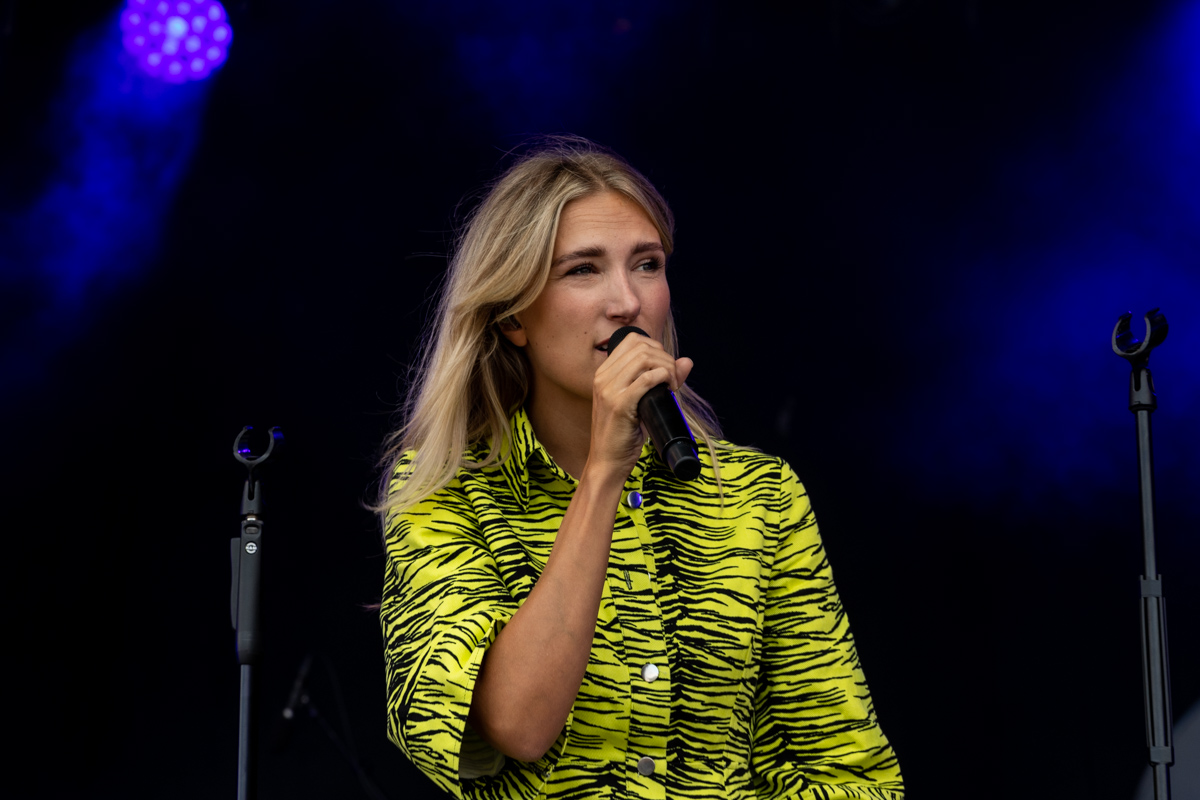 Suzan & Freek @ Buikrock, picture 2, photographed by Sven Vandervoort - FrontView Magazine