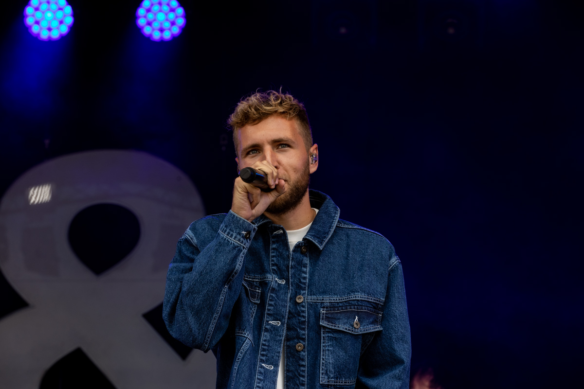 Suzan & Freek @ Buikrock, picture 3, photographed by Sven Vandervoort - FrontView Magazine