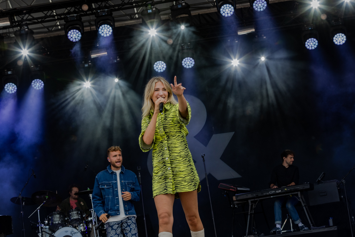 Suzan & Freek @ Buikrock, picture 5, photographed by Sven Vandervoort - FrontView Magazine