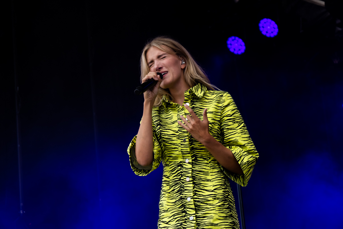 Suzan & Freek @ Buikrock, picture 10, photographed by Sven Vandervoort - FrontView Magazine