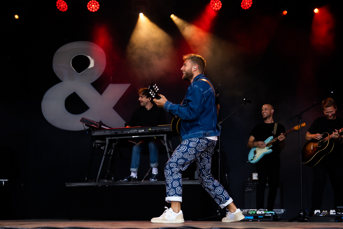 Suzan & Freek @ Buikrock, picture 11, photographed by Sven Vandervoort - FrontView Magazine