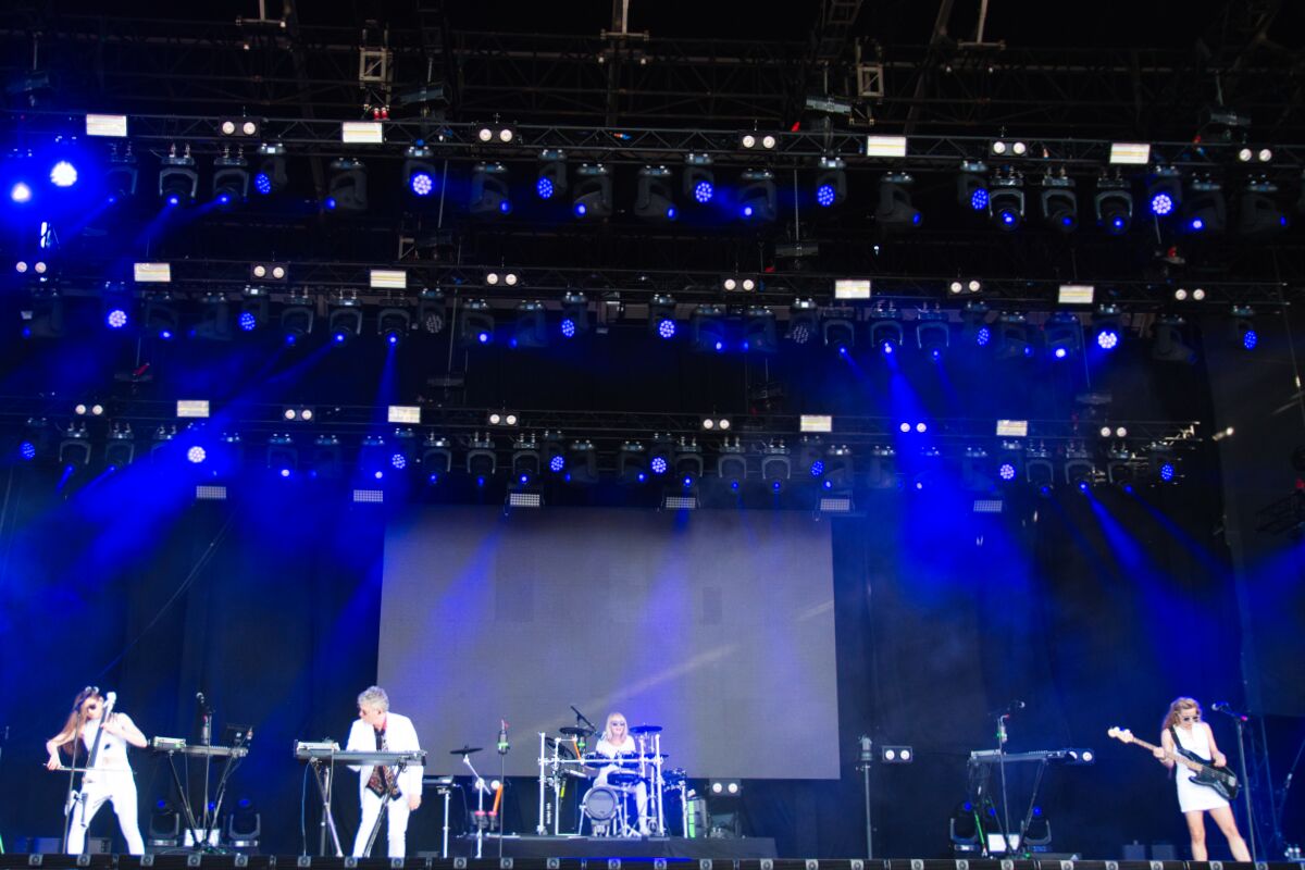 Thomson Twin's Tom Baily @ W-Fest zondag, picture 19, photographed by Luc Klinckaert - FrontView Magazine