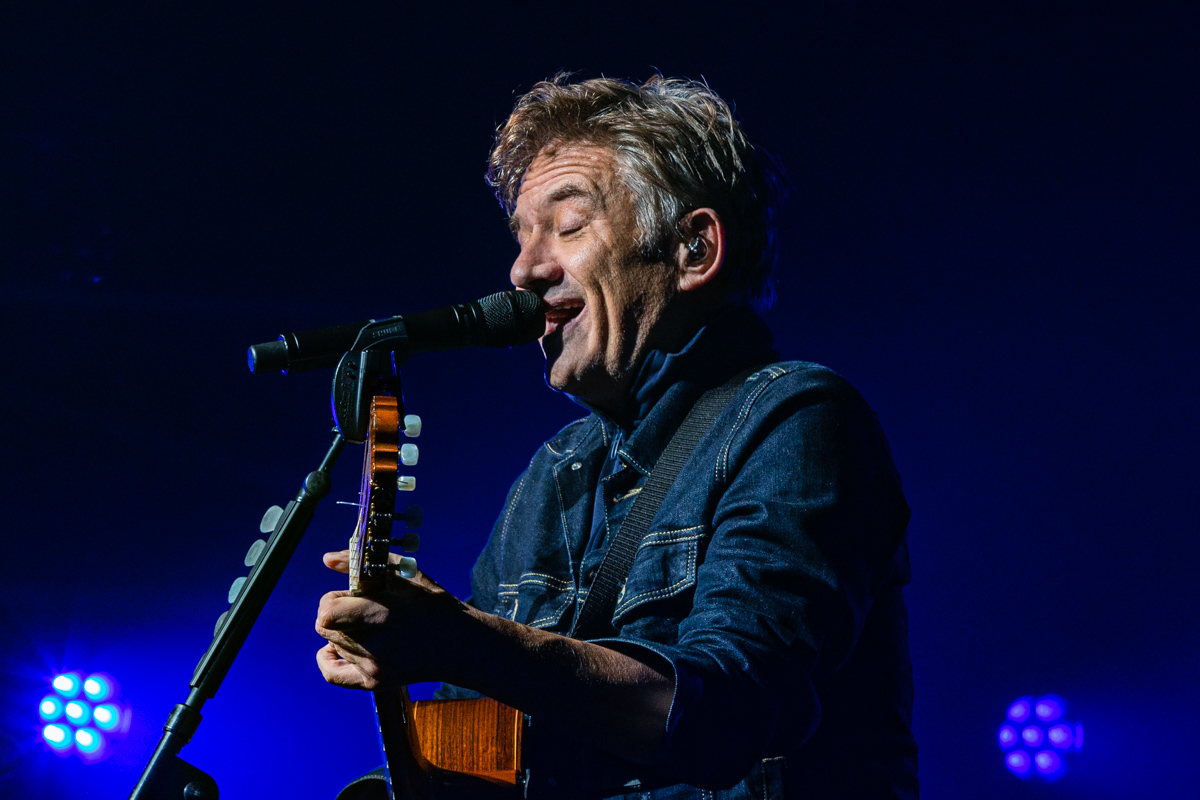 Bart Peeters @ Lolands, picture 1, photographed by Sven Vandervoort - FrontView Magazine