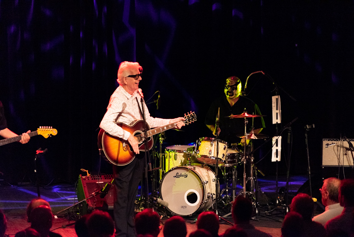 Nick Lowe & Los Straitjackets @ DeCasino Sint Niklaas, picture 3, photographed by Johan Van Buggenhout - FrontView Magazine