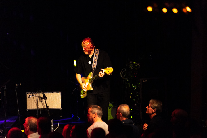 Nick Lowe & Los Straitjackets @ DeCasino Sint Niklaas, picture 4, photographed by Johan Van Buggenhout - FrontView Magazine