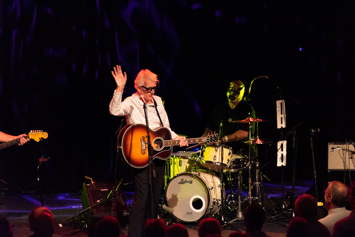 Nick Lowe & Los Straitjackets @ DeCasino Sint Niklaas, picture 5, photographed by Johan Van Buggenhout - FrontView Magazine