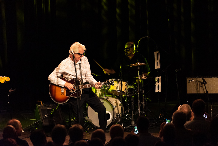 Nick Lowe & Los Straitjackets @ DeCasino Sint Niklaas, picture 8, photographed by Johan Van Buggenhout - FrontView Magazine