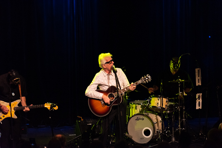 Nick Lowe & Los Straitjackets @ DeCasino Sint Niklaas, picture 17, photographed by Johan Van Buggenhout - FrontView Magazine