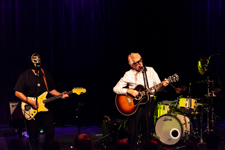 Nick Lowe & Los Straitjackets @ DeCasino Sint Niklaas, picture 18, photographed by Johan Van Buggenhout - FrontView Magazine