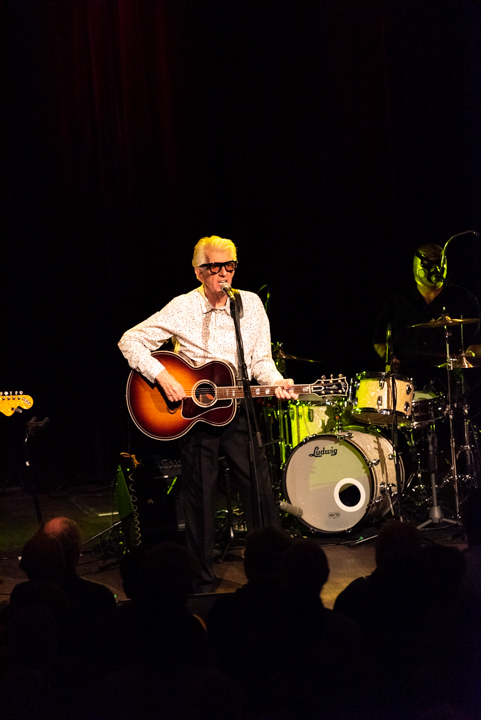 Nick Lowe & Los Straitjackets @ DeCasino Sint Niklaas, picture 20, photographed by Johan Van Buggenhout - FrontView Magazine