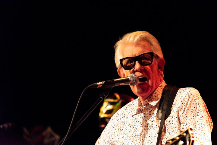 Nick Lowe & Los Straitjackets @ DeCasino Sint Niklaas, picture 26, photographed by Johan Van Buggenhout - FrontView Magazine