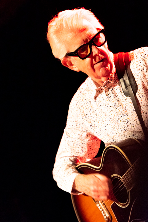 Nick Lowe & Los Straitjackets @ DeCasino Sint Niklaas, picture 29, photographed by Johan Van Buggenhout - FrontView Magazine