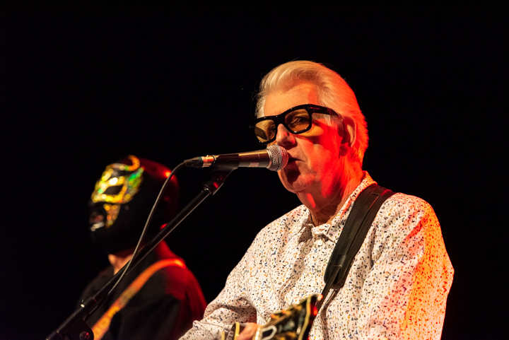 Nick Lowe & Los Straitjackets @ DeCasino Sint Niklaas, picture 33, photographed by Johan Van Buggenhout - FrontView Magazine