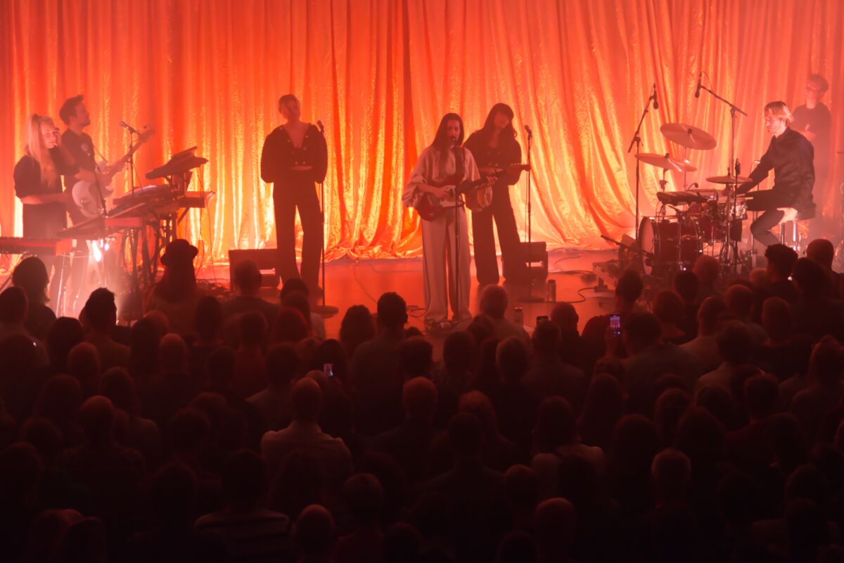 Eefje De Visser @ De Casino, picture 2, photographed by Luc Klinckaert - FrontView Magazine