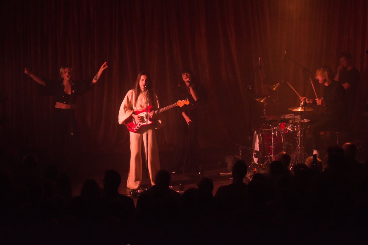 Eefje De Visser @ De Casino, picture 9, photographed by Luc Klinckaert - FrontView Magazine