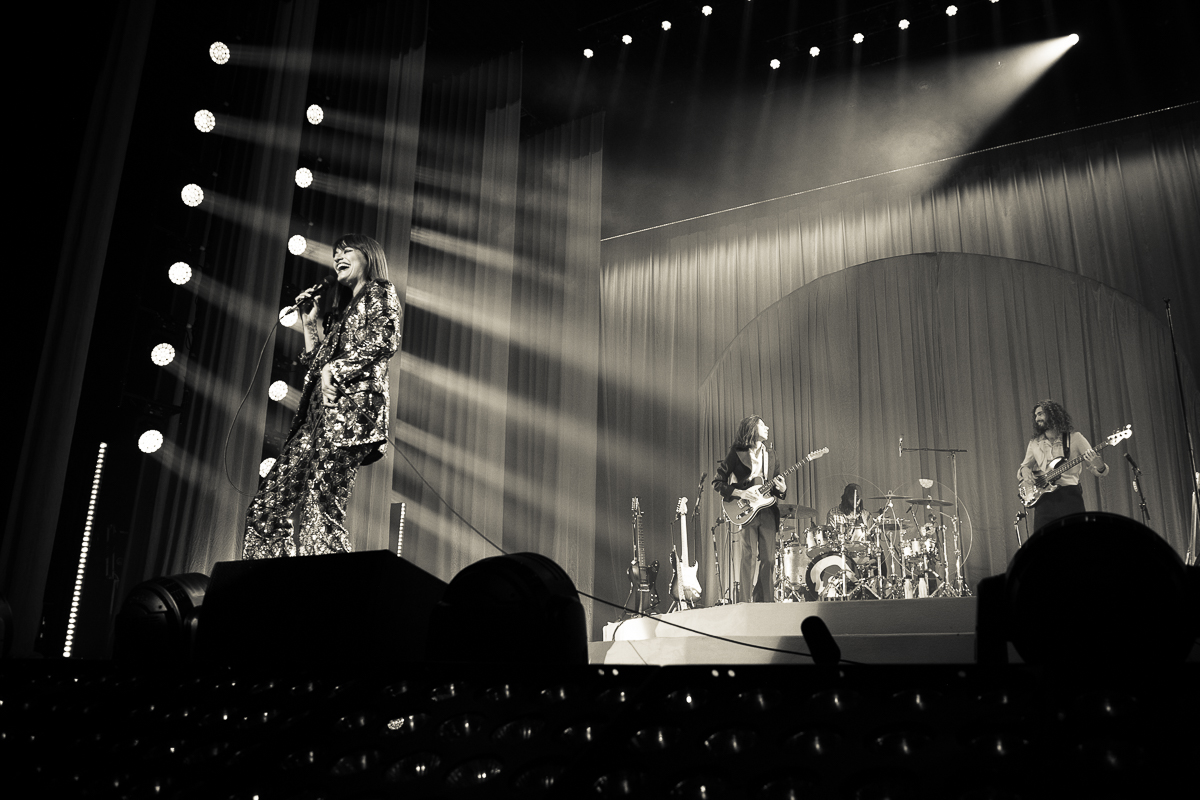 Clara Luciani @ Zénith Arena Lille, picture 4, photographed by Anais Callens - FrontView Magazine