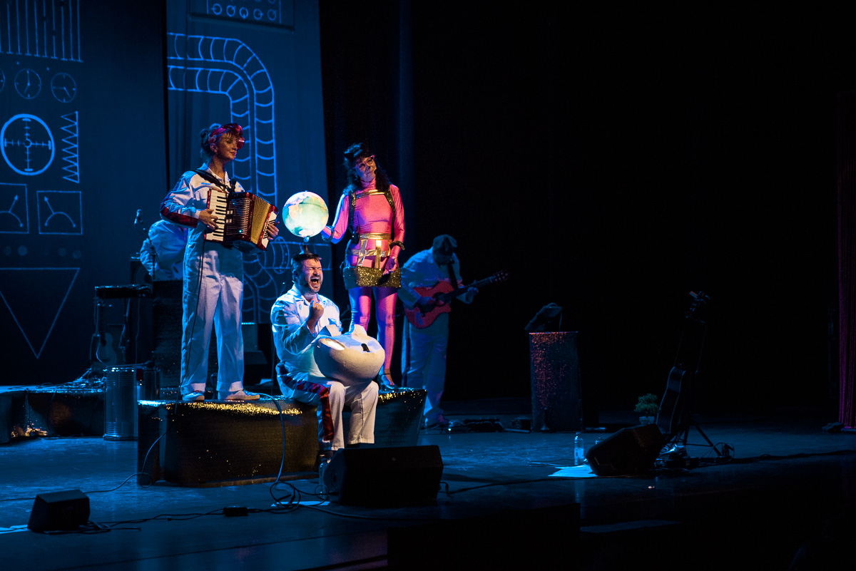 Kapitein Winokio #HalloAarde @ De Warande, picture 26, photographed by Ann Carpentier - FrontView Magazine