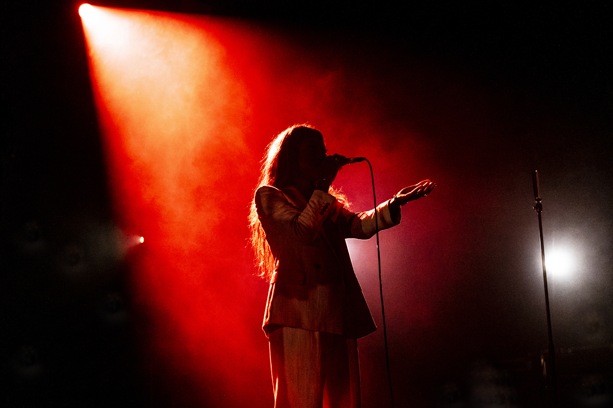 Charlotte Adigéry & Bolis Pupul @ Trix, picture 7, photographed by Sandra Van Watermeulen - FrontView Magazine